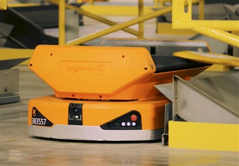 Amazon Uses 800 Robots to Run This Warehouse | Pick-place