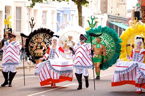 10 desconcertantes fiestas del Reino Unido - Descubre la cultura británica en estos insólitos ...