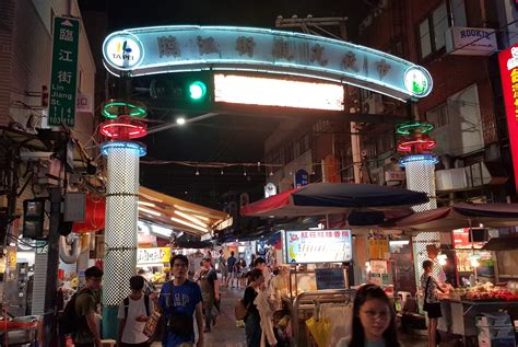 Tonghua Night Market - The Locals' Favourite Night Market - Taipei ...