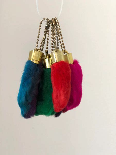 Lucky rabbit foot keychain, rabbit foot, rabbit feet | Globecraft Inc.