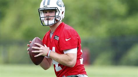 How do expectations for Sam Darnold compare to other Jets rookie QBs?