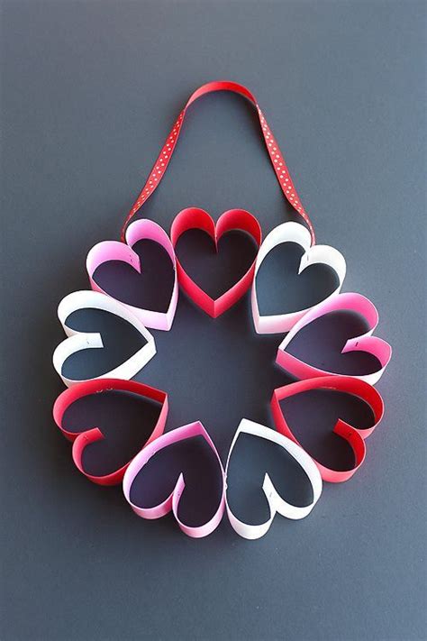 Stapled paper heart wreath – Artofit