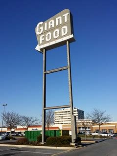 Vintage Giant Food sign in Laurel, Maryland [02] | Vintage n… | Flickr
