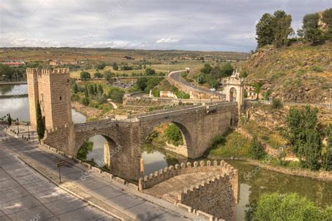 Alcantara Bridge in Toledo, Spain — Stock Photo © JanKranendonk #168864950