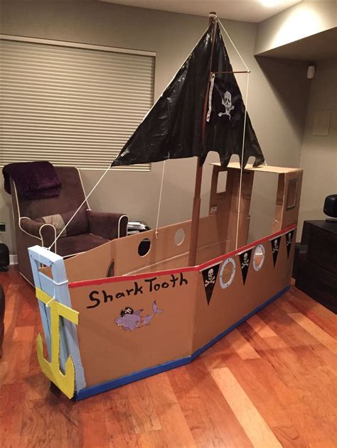 Cardboard Pirate ship complete with anchor | Barcos, Fiesta