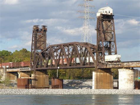 HistoricBridges.org - Tennessee River Railroad Bridge Photo Gallery