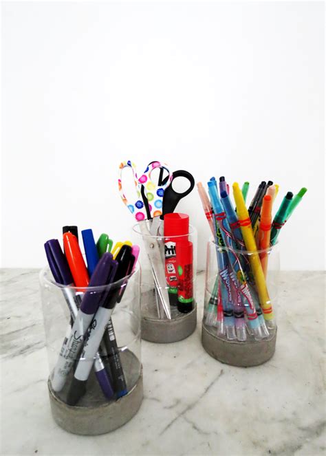 Make a pencil holder from a tuna can and a plastic bottle - Ohoh deco