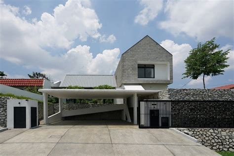 Semi-Detached Modern House in Malaysia / Fabian Tan Architect