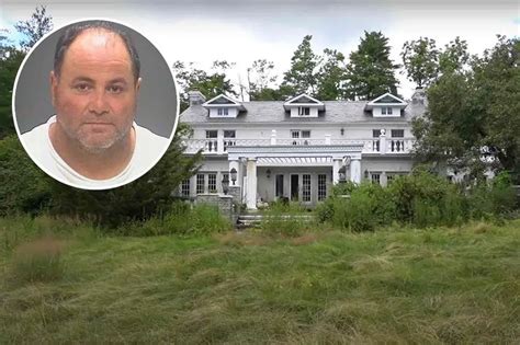 Inside The Abandoned "Gotti Mafia Family" Mansion Untouched Since 2016 FBI's Raid