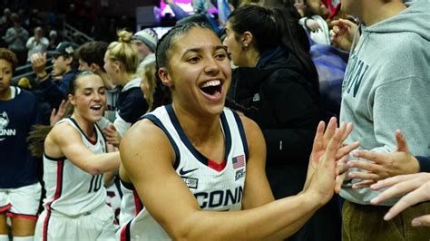 UConn’s Azzi Fudd has made 'great progress' since knee injury, will be ...