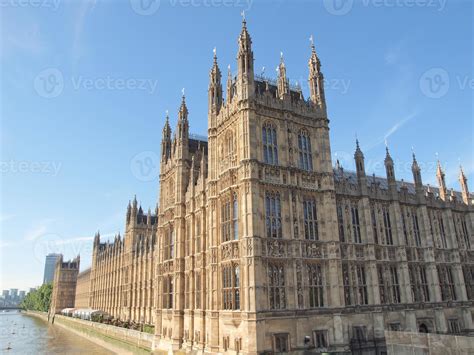 Houses of Parliament 3273438 Stock Photo at Vecteezy