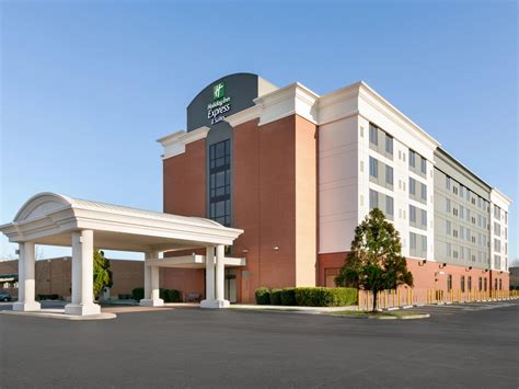 Hotel In Norfolk, VA Near Airport | Holiday Inn Express & Suites ...