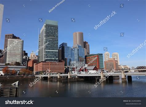 Boston Waterfront Fort Point Channel Stock Photo 2129318951 | Shutterstock