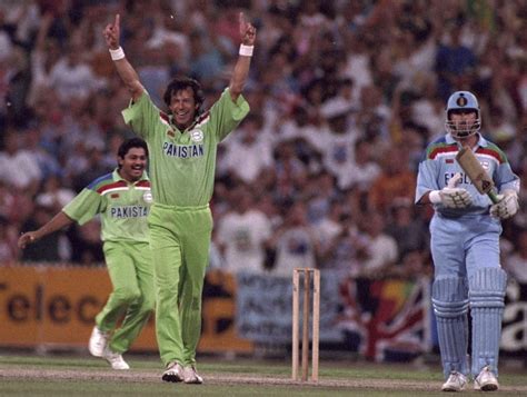 Pakistani Cricket Players Biography Wallpapers : IMRAN KHAN BIOGRAPHY