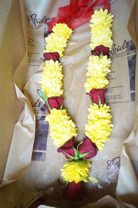 Indian Wedding Flowers Garlands / Pin by Leela Jeth on Wedding Colors ...