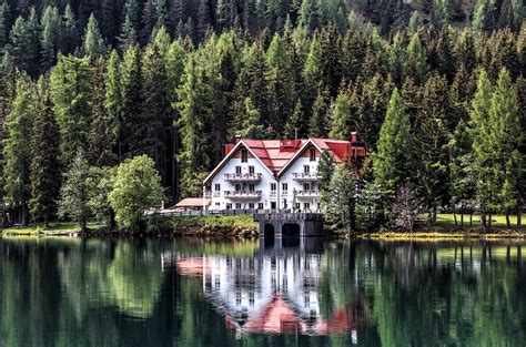 Landscape Photography of Cabin Near Forest · Free Stock Photo