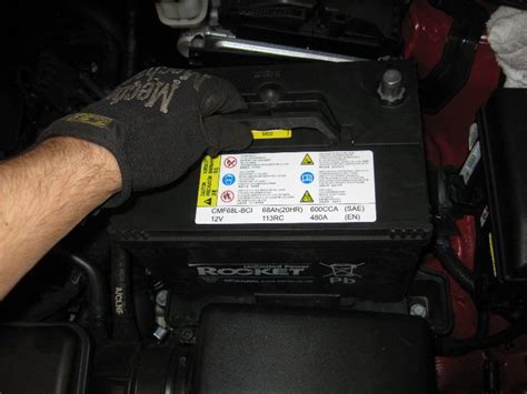 Hyundai-Tucson-12V-Automotive-Battery-Replacement-Guide-016