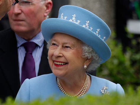 The Queen's iconic hats | Al Arabiya English