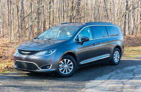 Chrysler Pacifica Photos and Specs. Photo: Chrysler Pacifica exterior ...