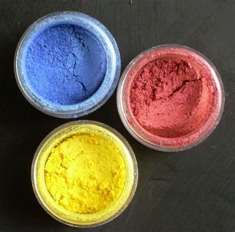 5 Ways to Make Metallic and Pearlescent Paint With Mica Pigment Powder ...