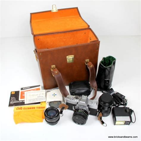 Minolta SRT 101 SLR Film Camera w Minolta 50mm 1:1.7 Vivitar 135mm Zoom Lens 3rd Lens Flash Case