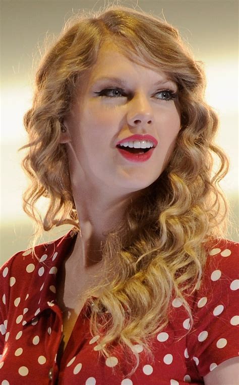 2010 from Taylor Swift's Hair Evolution | E! News