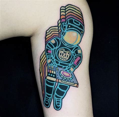 ASTRONAUT PSYCHODELIC TATTOO en 2021 | Tatuaje de astronauta, Estudio ...