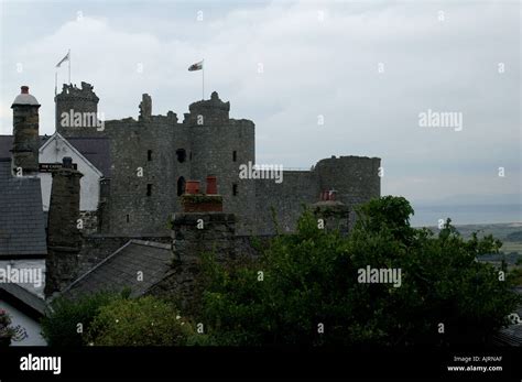 Harlech castle siege hi-res stock photography and images - Alamy