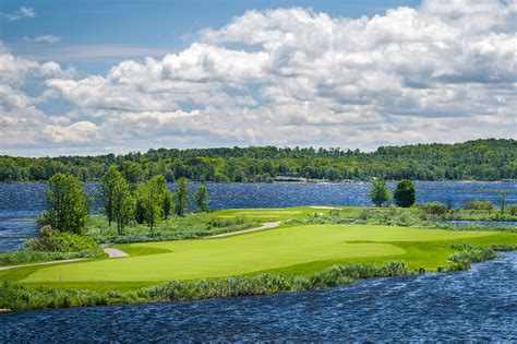 Spotlight – Oak Bay Golf Club | Venture Muskoka