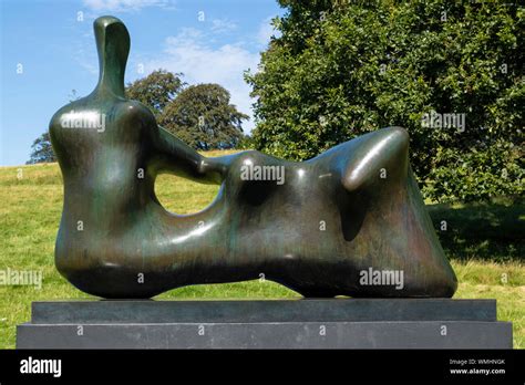 Henry moore sculpture reclining figure hi-res stock photography and images - Alamy