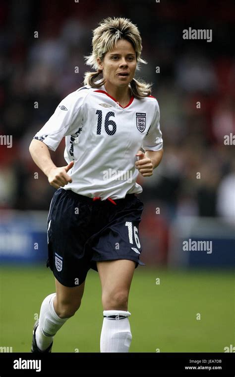 SUE SMITH ENGLAND WOMEN & LEEDS UNITED BANKS'S STADIUM WALSALL ENGLAND ...