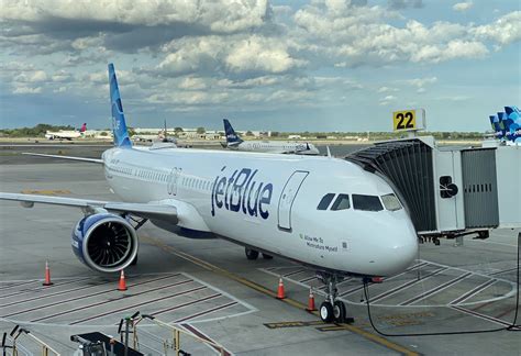 JetBlue Offers Spirit's New York LaGuardia Slots To Frontier - One Mile ...