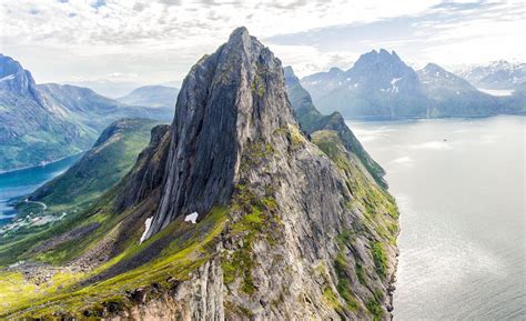 How to Hike Segla, One of Senja’s Most Popular Hikes – Earth Trekkers