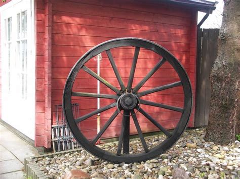 Free Images - wagon wheel spokes farmhouse