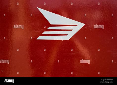 Canada post logo hi-res stock photography and images - Alamy