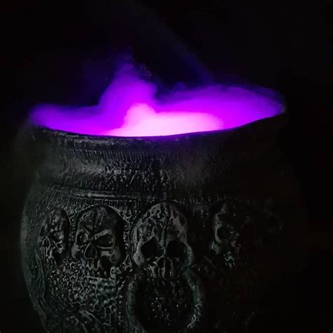 Halloween DIY: Dry Ice Cauldron