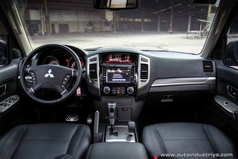 2017 Mitsubishi Pajero GLS Di-D - Car Reviews