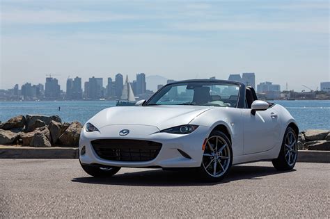 2022 Mazda MX-5 Miata Road Test: Unraveling the Legend | Edmunds