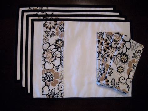 handmade mommy: Placemats and Napkins...quick tutorial