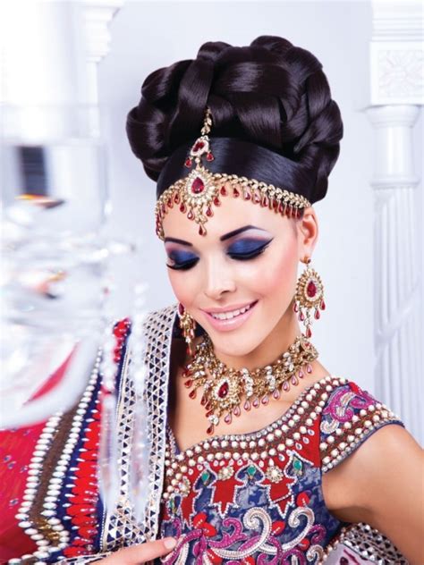 Makeup In The Style Of Bollywood - fashionsy.com