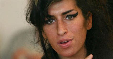 Amy Winehouse leaves rehab after a week - CBS News