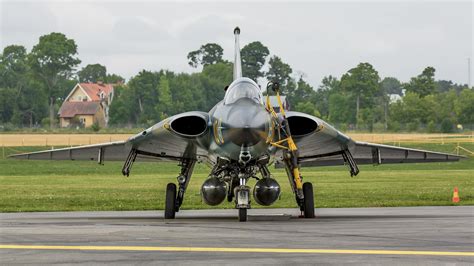 Saab J 35 Draken: Dragon of the Skies - Jets ’n’ Props