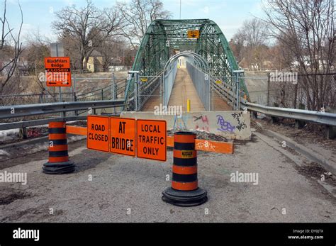 Road Closed signs at the entrance to a closed bridge Stock Photo - Alamy