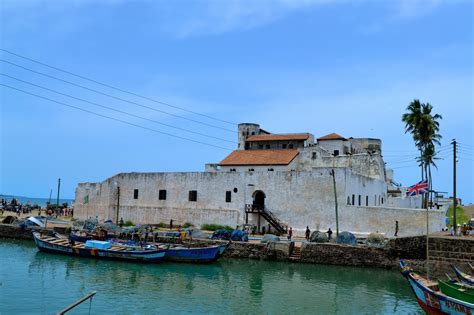 Bad Africana: Elmina: beautiful castle, ugly history