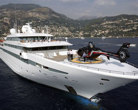 Charter Guests Arrive from Superyacht 'Lauren L''s Impressive Helipad ...