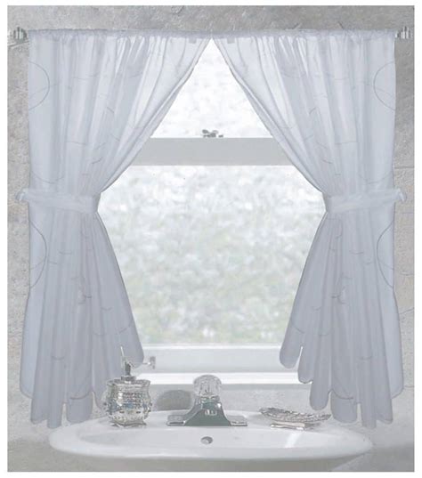 Tips & Ideas for Choosing Bathroom Window Curtains (WITH PHOTOS!)