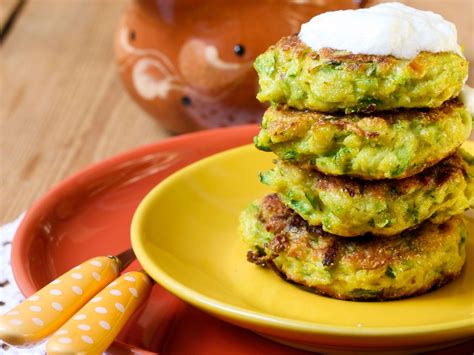 Galettes de courgettes râpées : Recette de Galettes de courgettes ...