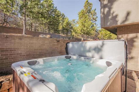 Airbnb with a Hot Tub — Colorado Springs - Hostē