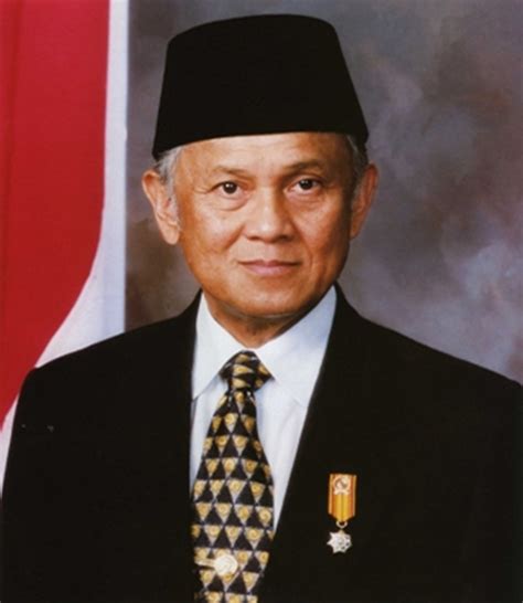 UPDATE 1-Indonesia's Habibie, president during transition to democracy ...