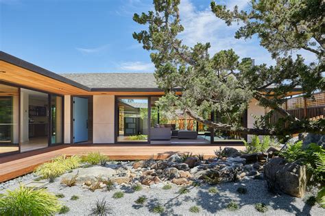 A Japanese Zen Garden Is the Stunning Centerpiece of this Midcentury Modern Home Remodel ...